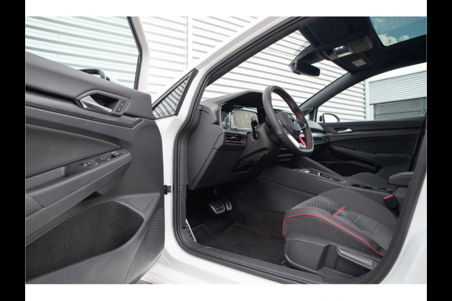 Volkswagen Golf 2.0 TSI GTI Clubsport IQ Ligt Panoramadak Harman/Kardon Dodehoek Keyless Stuurverw.