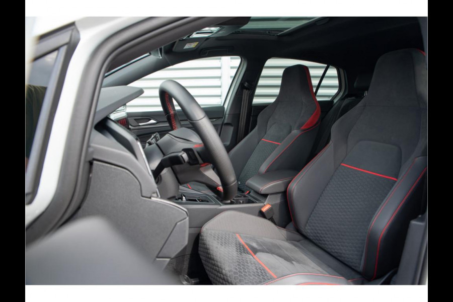 Volkswagen Golf 2.0 TSI GTI Clubsport IQ Ligt Panoramadak Harman/Kardon Dodehoek Keyless Stuurverw.