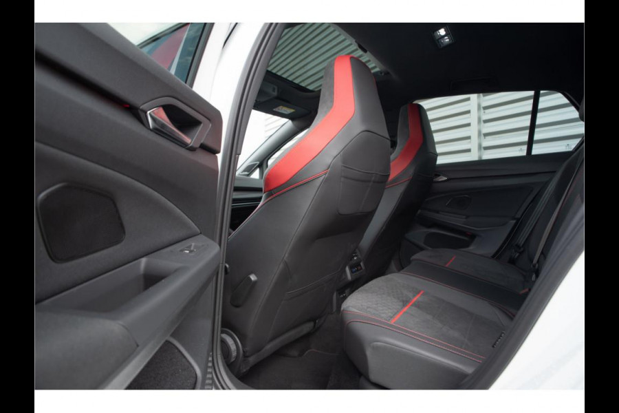 Volkswagen Golf 2.0 TSI GTI Clubsport IQ Ligt Panoramadak Harman/Kardon Dodehoek Keyless Stuurverw.