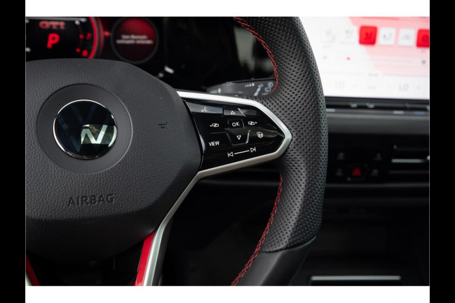 Volkswagen Golf 2.0 TSI GTI Clubsport IQ Ligt Panoramadak Harman/Kardon Dodehoek Keyless Stuurverw.