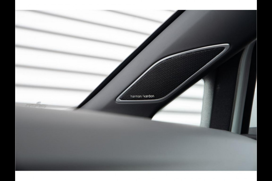 Volkswagen Golf 2.0 TSI GTI Clubsport IQ Ligt Panoramadak Harman/Kardon Dodehoek Keyless Stuurverw.
