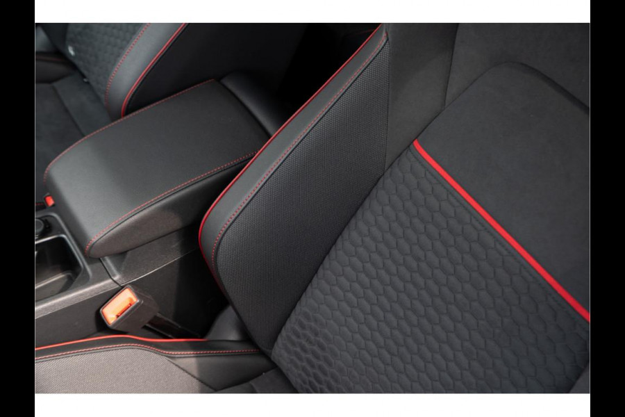 Volkswagen Golf 2.0 TSI GTI Clubsport IQ Ligt Panoramadak Harman/Kardon Dodehoek Keyless Stuurverw.