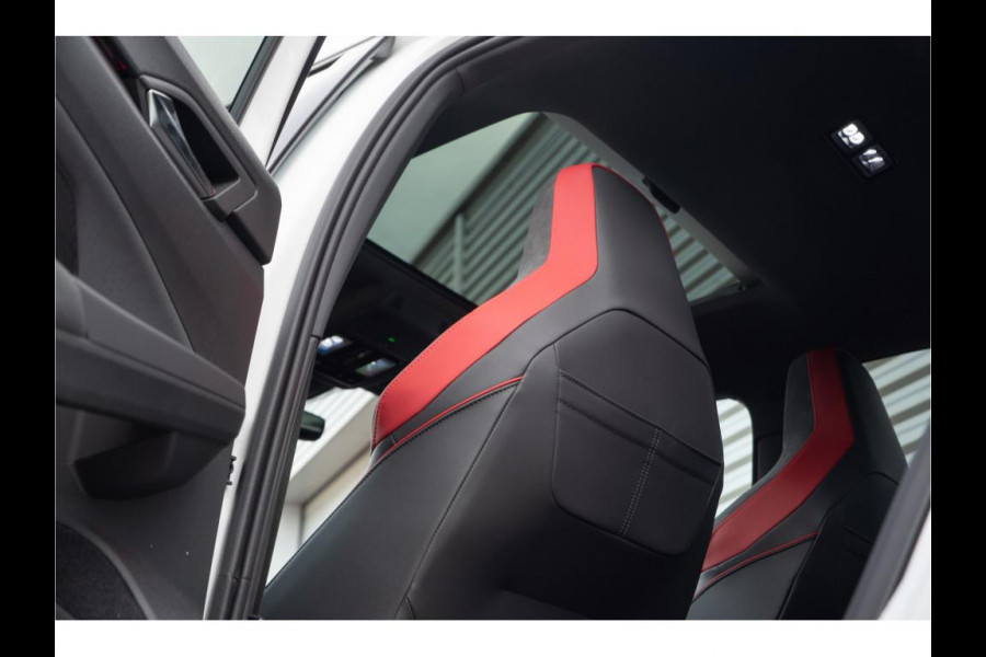 Volkswagen Golf 2.0 TSI GTI Clubsport IQ Ligt Panoramadak Harman/Kardon Dodehoek Keyless Stuurverw.