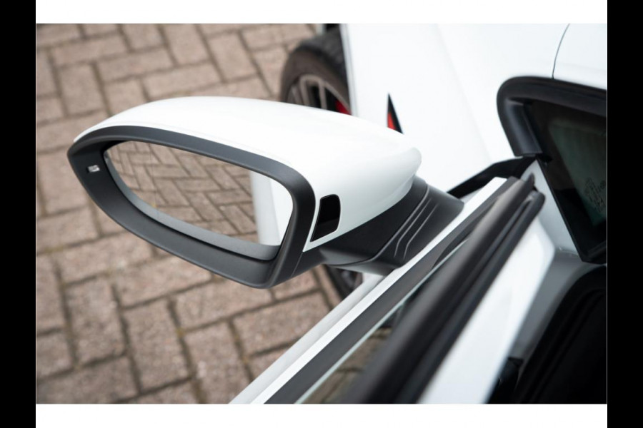 Volkswagen Golf 2.0 TSI GTI Clubsport IQ Ligt Panoramadak Harman/Kardon Dodehoek Keyless Stuurverw.