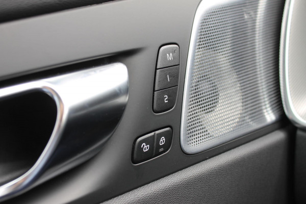 Volvo XC60 T6 350PK Automaat AWD Plus Black Edition Lang Range / Bowers & Wilkins Audio / 21" lichtmetalen velgen / Panoramisch schuif-kanteldak / Google Infotainment / Head Up display