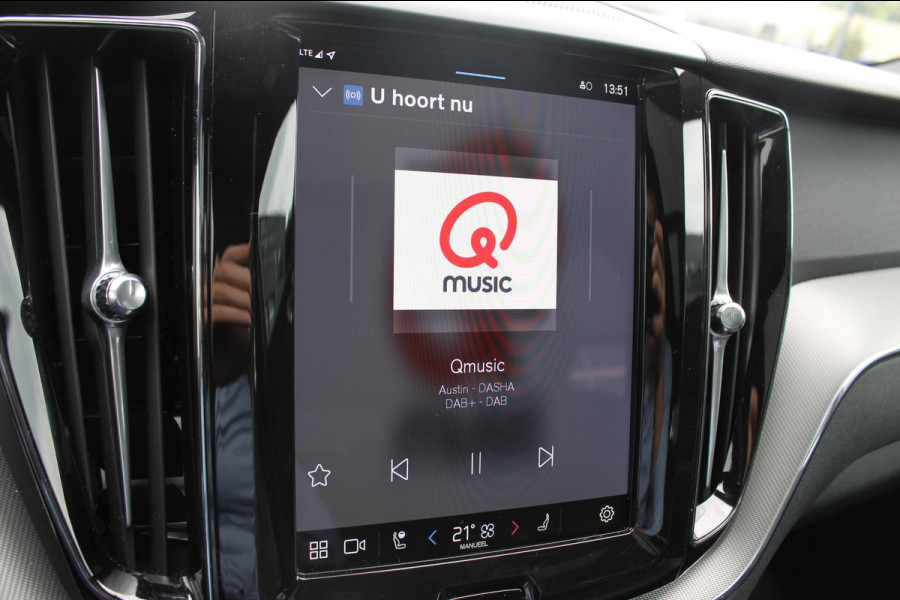 Volvo XC60 T6 350PK Automaat AWD Plus Black Edition Lang Range / Bowers & Wilkins Audio / 21" lichtmetalen velgen / Panoramisch schuif-kanteldak / Google Infotainment / Head Up display