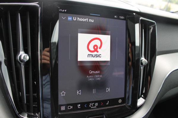 Volvo XC60 T6 350PK Automaat AWD Plus Black Edition Lang Range / Bowers & Wilkins Audio / 21" lichtmetalen velgen / Panoramisch schuif-kanteldak / Google Infotainment / Head Up display