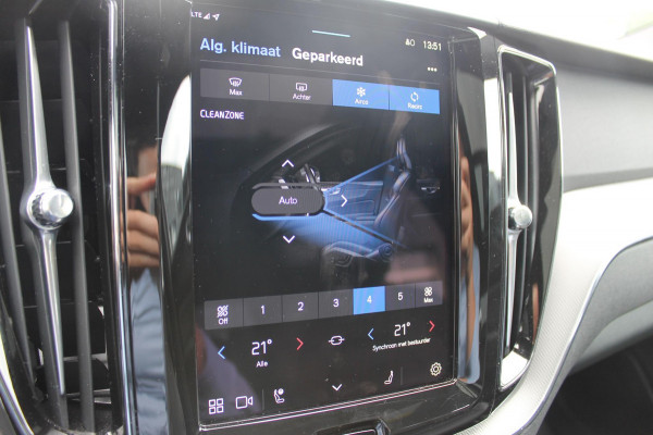 Volvo XC60 T6 350PK Automaat AWD Plus Black Edition Lang Range / Bowers & Wilkins Audio / 21" lichtmetalen velgen / Panoramisch schuif-kanteldak / Google Infotainment / Head Up display