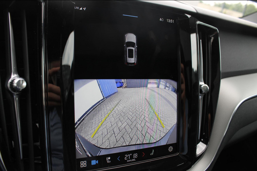 Volvo XC60 T6 350PK Automaat AWD Plus Black Edition Lang Range / Bowers & Wilkins Audio / 21" lichtmetalen velgen / Panoramisch schuif-kanteldak / Google Infotainment / Head Up display