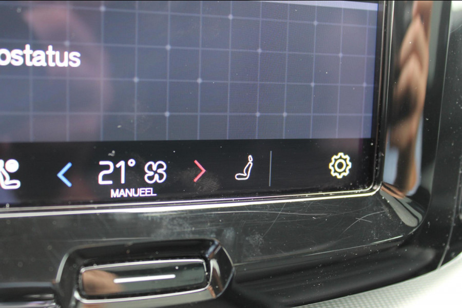 Volvo XC60 T6 350PK Automaat AWD Plus Black Edition Lang Range / Bowers & Wilkins Audio / 21" lichtmetalen velgen / Panoramisch schuif-kanteldak / Google Infotainment / Head Up display