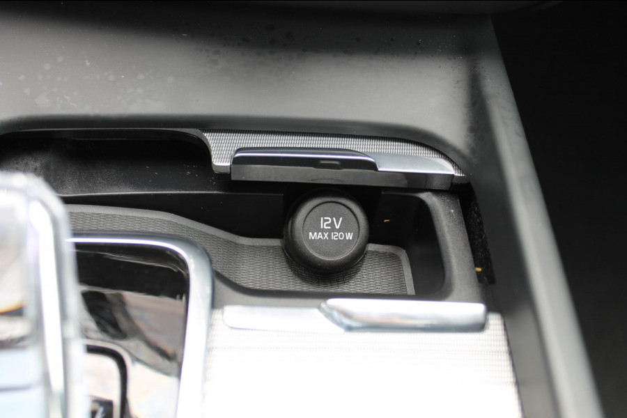 Volvo XC60 T6 350PK Automaat AWD Plus Black Edition Lang Range / Bowers & Wilkins Audio / 21" lichtmetalen velgen / Panoramisch schuif-kanteldak / Google Infotainment / Head Up display