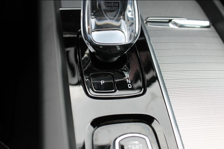 Volvo XC60 T6 350PK Automaat AWD Plus Black Edition Lang Range / Bowers & Wilkins Audio / 21" lichtmetalen velgen / Panoramisch schuif-kanteldak / Google Infotainment / Head Up display