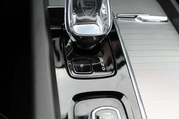 Volvo XC60 T6 350PK Automaat AWD Plus Black Edition Lang Range / Bowers & Wilkins Audio / 21" lichtmetalen velgen / Panoramisch schuif-kanteldak / Google Infotainment / Head Up display