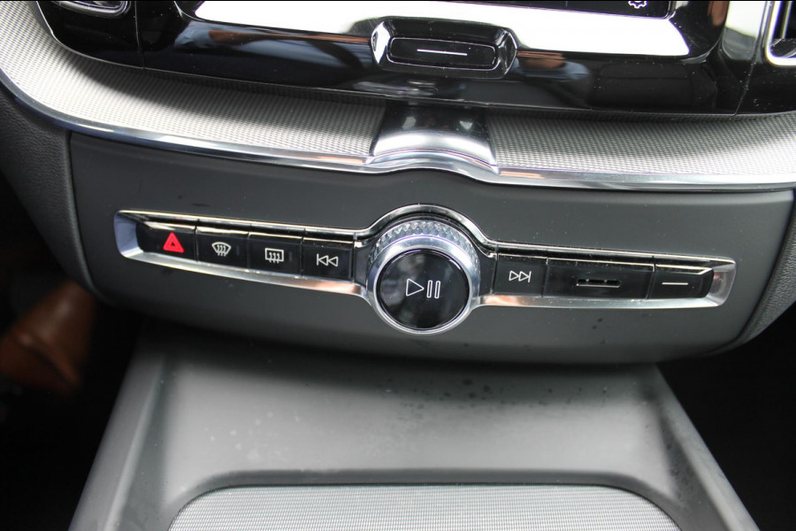 Volvo XC60 T6 350PK Automaat AWD Plus Black Edition Lang Range / Bowers & Wilkins Audio / 21" lichtmetalen velgen / Panoramisch schuif-kanteldak / Google Infotainment / Head Up display