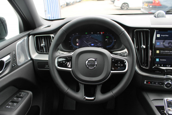 Volvo XC60 T6 350PK Automaat AWD Plus Black Edition Lang Range / Bowers & Wilkins Audio / 21" lichtmetalen velgen / Panoramisch schuif-kanteldak / Google Infotainment / Head Up display