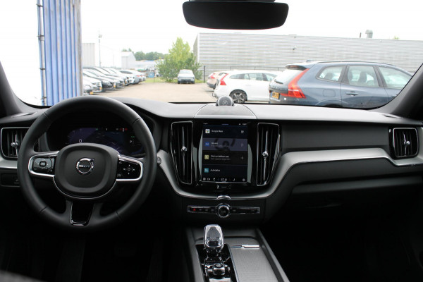 Volvo XC60 T6 350PK Automaat AWD Plus Black Edition Lang Range / Bowers & Wilkins Audio / 21" lichtmetalen velgen / Panoramisch schuif-kanteldak / Google Infotainment / Head Up display