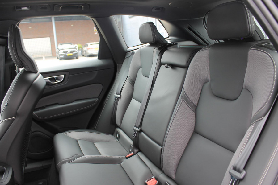 Volvo XC60 T6 350PK Automaat AWD Plus Black Edition Lang Range / Bowers & Wilkins Audio / 21" lichtmetalen velgen / Panoramisch schuif-kanteldak / Google Infotainment / Head Up display