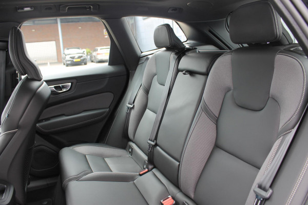 Volvo XC60 T6 350PK Automaat AWD Plus Black Edition Lang Range / Bowers & Wilkins Audio / 21" lichtmetalen velgen / Panoramisch schuif-kanteldak / Google Infotainment / Head Up display