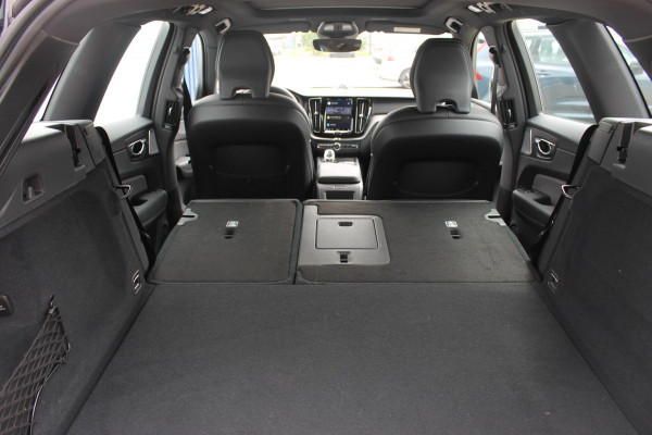 Volvo XC60 T6 350PK Automaat AWD Plus Black Edition Lang Range / Bowers & Wilkins Audio / 21" lichtmetalen velgen / Panoramisch schuif-kanteldak / Google Infotainment / Head Up display
