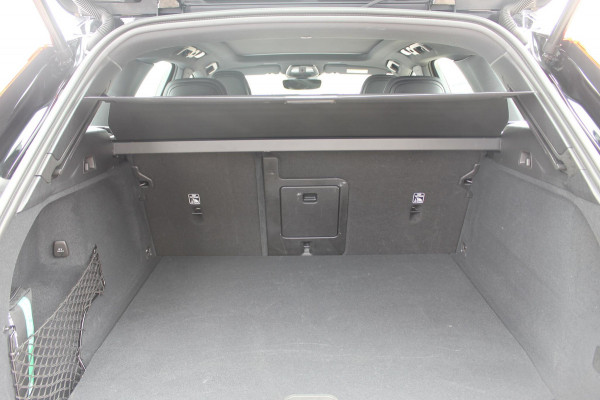 Volvo XC60 T6 350PK Automaat AWD Plus Black Edition Lang Range / Bowers & Wilkins Audio / 21" lichtmetalen velgen / Panoramisch schuif-kanteldak / Google Infotainment / Head Up display