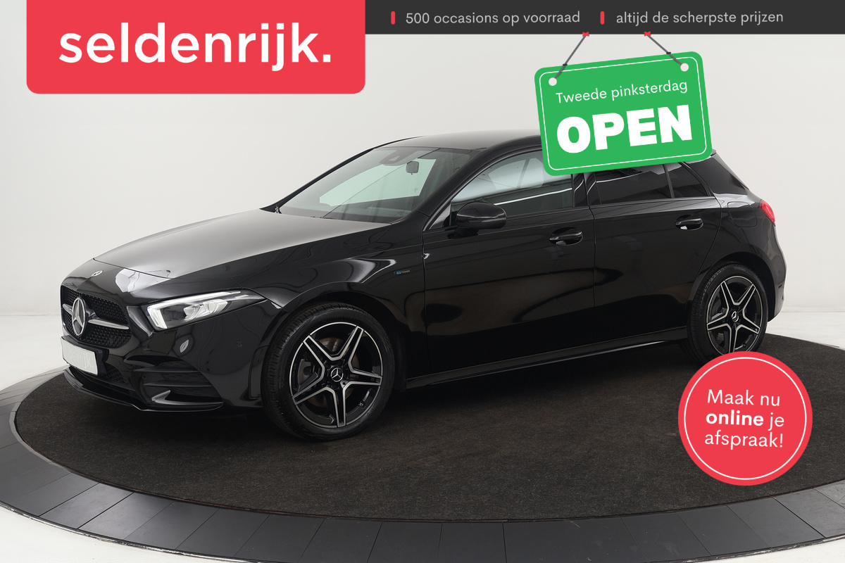Mercedes-Benz A-Klasse 250e AMG Night | Carplay | Stoelverwarming | Camera | Leder/Alcantara | Full LED | Sfeerverlichting | Park Assist | Navigatie Mercedes-Benz A-Klasse 250e AMG Night | Carplay | Stoelverwarming | Camera | Leder/Alcantara | Full LED | Sfeerverlichting | Park Assist | Navigatie