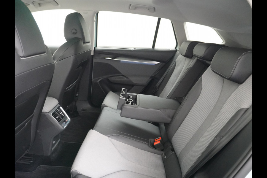 Škoda ENYAQ iV 80 Trekhaak Panodak Auto-Pilot Head-Up Display Apple Carplay Android Auto Adap.Cruise DAB Elek.Stoel+Memory+Verwarmd Navi Led-Ma Dynamic ChassisControl Climate Pack 2 Infotaiment Plus Klimaat Plus Family Comfort Pack Assistentie Keyless LMV 20" Grote Accu! 1e Eigenaar 1.000KG Trekgewicht! Zeer Compleet € 56.000 nieuw Grootste Aktieradius/accu pakket.