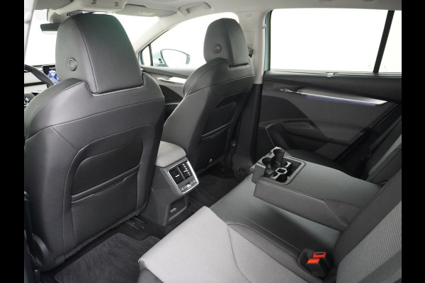 Škoda ENYAQ iV 80 Trekhaak Panodak Auto-Pilot Head-Up Display Apple Carplay Android Auto Adap.Cruise DAB Elek.Stoel+Memory+Verwarmd Navi Led-Ma Dynamic ChassisControl Climate Pack 2 Infotaiment Plus Klimaat Plus Family Comfort Pack Assistentie Keyless LMV 20" Grote Accu! 1e Eigenaar 1.000KG Trekgewicht! Zeer Compleet € 56.000 nieuw Grootste Aktieradius/accu pakket.