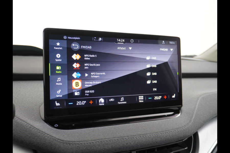Škoda ENYAQ iV 80 Trekhaak Panodak Auto-Pilot Head-Up Display Apple Carplay Android Auto Adap.Cruise DAB Elek.Stoel+Memory+Verwarmd Navi Led-Ma Dynamic ChassisControl Climate Pack 2 Infotaiment Plus Klimaat Plus Family Comfort Pack Assistentie Keyless LMV 20" Grote Accu! 1e Eigenaar 1.000KG Trekgewicht! Zeer Compleet € 56.000 nieuw Grootste Aktieradius/accu pakket.
