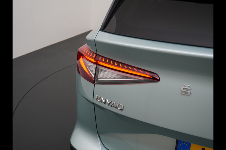 Škoda ENYAQ iV 80 Trekhaak Panodak Auto-Pilot Head-Up Display Apple Carplay Android Auto Adap.Cruise DAB Elek.Stoel+Memory+Verwarmd Navi Led-Ma Dynamic ChassisControl Climate Pack 2 Infotaiment Plus Klimaat Plus Family Comfort Pack Assistentie Keyless LMV 20" Grote Accu! 1e Eigenaar 1.000KG Trekgewicht! Zeer Compleet € 56.000 nieuw Grootste Aktieradius/accu pakket.