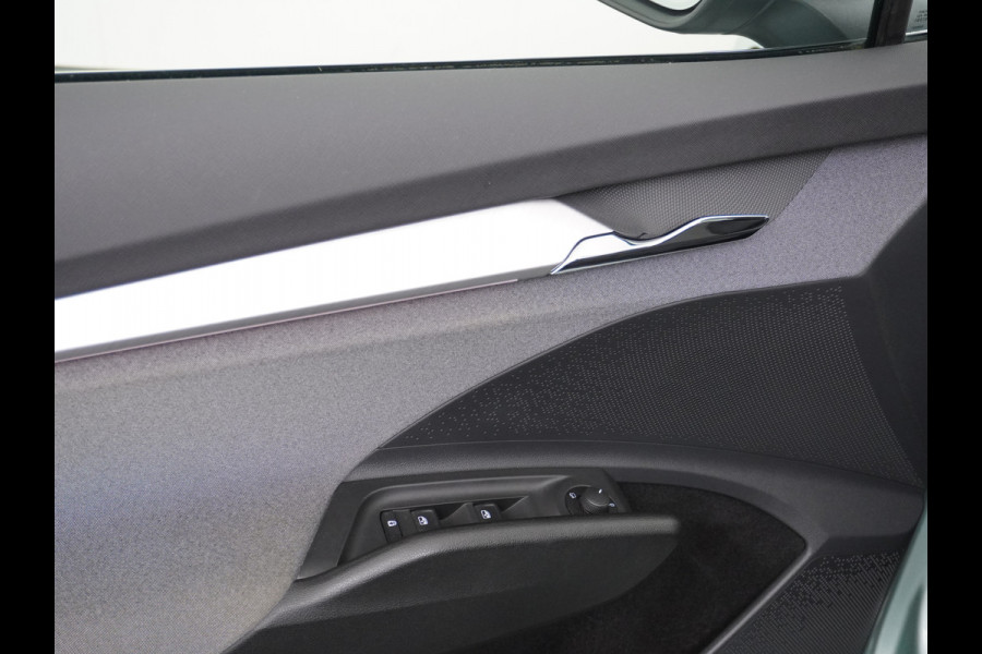 Škoda ENYAQ iV 80 Trekhaak Panodak Auto-Pilot Head-Up Display Apple Carplay Android Auto Adap.Cruise DAB Elek.Stoel+Memory+Verwarmd Navi Led-Ma Dynamic ChassisControl Climate Pack 2 Infotaiment Plus Klimaat Plus Family Comfort Pack Assistentie Keyless LMV 20" Grote Accu! 1e Eigenaar 1.000KG Trekgewicht! Zeer Compleet € 56.000 nieuw Grootste Aktieradius/accu pakket.