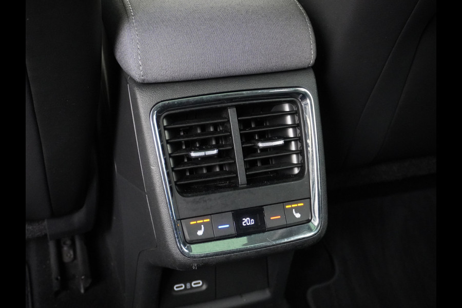 Škoda ENYAQ iV 80 Trekhaak Panodak Auto-Pilot Head-Up Display Apple Carplay Android Auto Adap.Cruise DAB Elek.Stoel+Memory+Verwarmd Navi Led-Ma Dynamic ChassisControl Climate Pack 2 Infotaiment Plus Klimaat Plus Family Comfort Pack Assistentie Keyless LMV 20" Grote Accu! 1e Eigenaar 1.000KG Trekgewicht! Zeer Compleet € 56.000 nieuw Grootste Aktieradius/accu pakket.