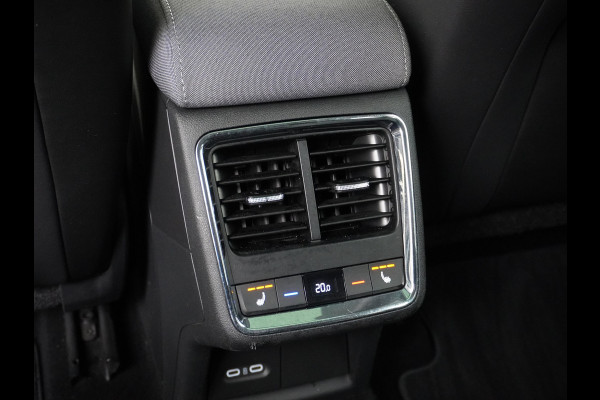 Škoda ENYAQ iV 80 Trekhaak Panodak Auto-Pilot Head-Up Display Apple Carplay Android Auto Adap.Cruise DAB Elek.Stoel+Memory+Verwarmd Navi Led-Ma Dynamic ChassisControl Climate Pack 2 Infotaiment Plus Klimaat Plus Family Comfort Pack Assistentie Keyless LMV 20" Grote Accu! 1e Eigenaar 1.000KG Trekgewicht! Zeer Compleet € 56.000 nieuw Grootste Aktieradius/accu pakket.