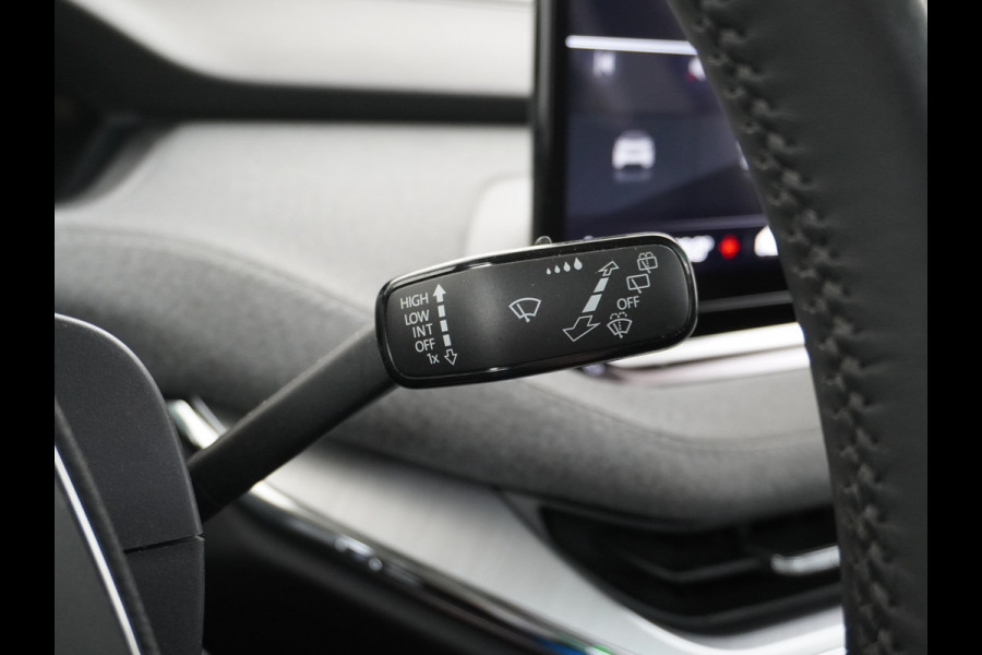 Škoda ENYAQ iV 80 Trekhaak Panodak Auto-Pilot Head-Up Display Apple Carplay Android Auto Adap.Cruise DAB Elek.Stoel+Memory+Verwarmd Navi Led-Ma Dynamic ChassisControl Climate Pack 2 Infotaiment Plus Klimaat Plus Family Comfort Pack Assistentie Keyless LMV 20" Grote Accu! 1e Eigenaar 1.000KG Trekgewicht! Zeer Compleet € 56.000 nieuw Grootste Aktieradius/accu pakket.