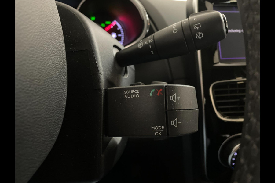 Renault Clio 0.9 TCe Intens AIRCO CLIMA NAVI CRUISE CAMERA LED HALF LEER PRIVACY GLAS PDVC VELGEN NIEUWSTAAT