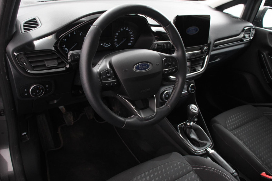 Ford Fiesta 1.0 EcoBoost 125pk Titanium | Navigatie | Apple Carplay/Android Auto | Parkeersensor achter | Cruise Control | Stoel-en stuurverwarming | Verwarmde voorruit | Climate Control