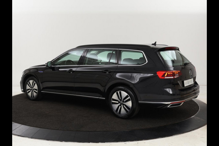 Volkswagen Passat 1.4 TSI PHEV GTE | Stoelverwarming | Camera | Adaptive cruise | Matrix LED | Massage | Carplay | Navigatie | Side Assist