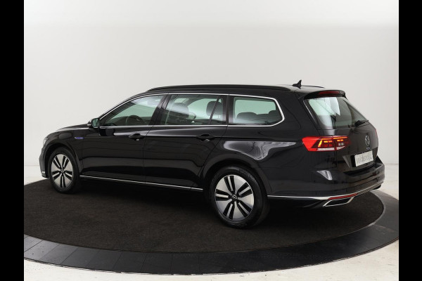 Volkswagen Passat 1.4 TSI PHEV GTE | Stoelverwarming | Camera | Adaptive cruise | Matrix LED | Massage | Carplay | Navigatie | Side Assist