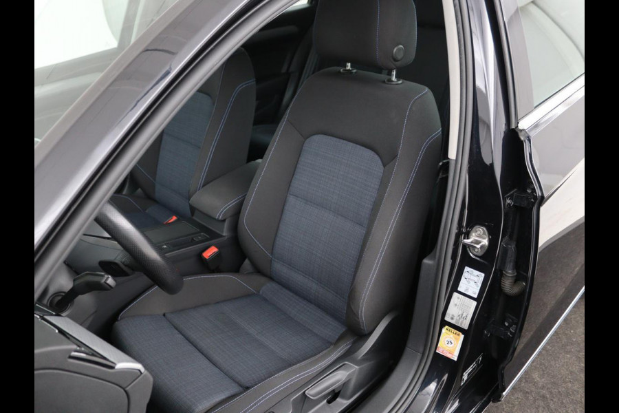 Volkswagen Passat 1.4 TSI PHEV GTE | Stoelverwarming | Camera | Adaptive cruise | Matrix LED | Massage | Carplay | Navigatie | Side Assist