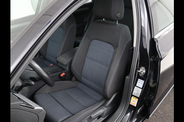 Volkswagen Passat 1.4 TSI PHEV GTE | Stoelverwarming | Camera | Adaptive cruise | Matrix LED | Massage | Carplay | Navigatie | Side Assist