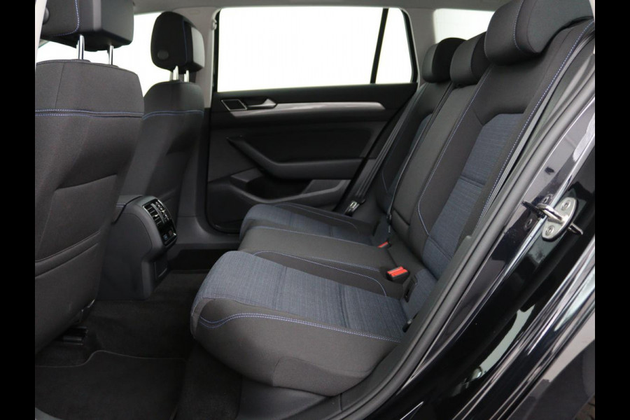 Volkswagen Passat 1.4 TSI PHEV GTE | Stoelverwarming | Camera | Adaptive cruise | Matrix LED | Massage | Carplay | Navigatie | Side Assist