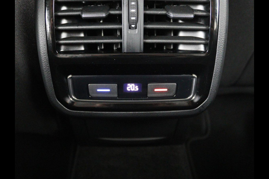 Volkswagen Passat 1.4 TSI PHEV GTE | Stoelverwarming | Camera | Adaptive cruise | Matrix LED | Massage | Carplay | Navigatie | Side Assist