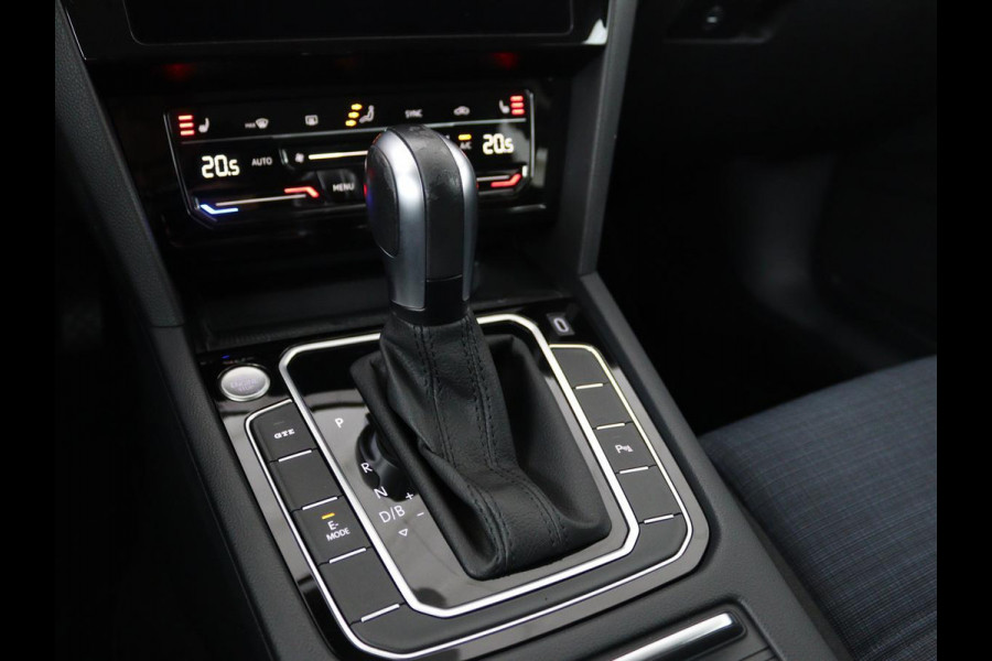 Volkswagen Passat 1.4 TSI PHEV GTE | Stoelverwarming | Camera | Adaptive cruise | Matrix LED | Massage | Carplay | Navigatie | Side Assist