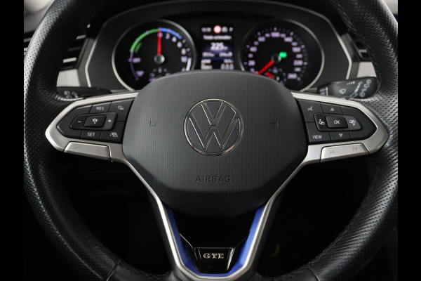 Volkswagen Passat 1.4 TSI PHEV GTE | Stoelverwarming | Camera | Adaptive cruise | Matrix LED | Massage | Carplay | Navigatie | Side Assist