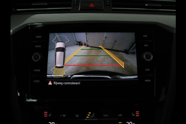 Volkswagen Passat 1.4 TSI PHEV GTE | Stoelverwarming | Camera | Adaptive cruise | Matrix LED | Massage | Carplay | Navigatie | Side Assist