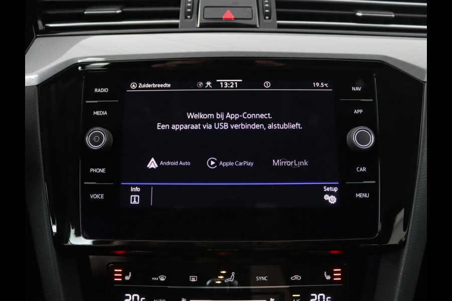Volkswagen Passat 1.4 TSI PHEV GTE | Stoelverwarming | Camera | Adaptive cruise | Matrix LED | Massage | Carplay | Navigatie | Side Assist