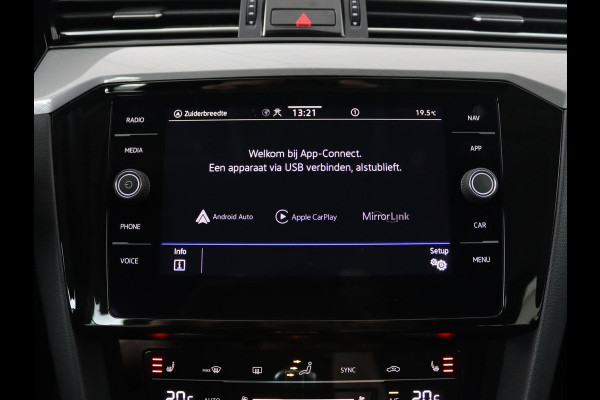 Volkswagen Passat 1.4 TSI PHEV GTE | Stoelverwarming | Camera | Adaptive cruise | Matrix LED | Massage | Carplay | Navigatie | Side Assist