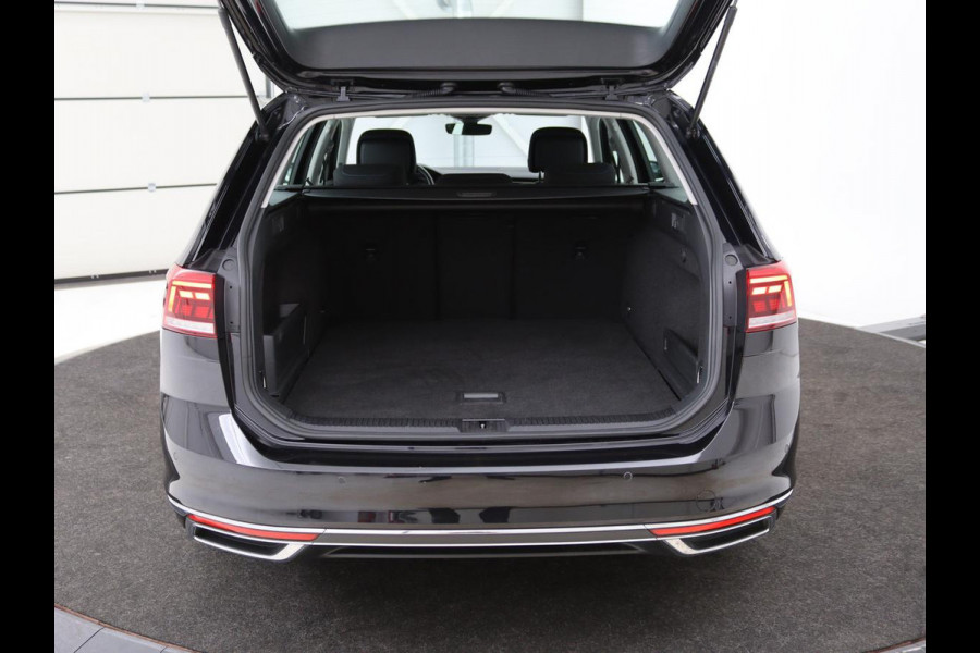 Volkswagen Passat 1.4 TSI PHEV GTE | Stoelverwarming | Camera | Adaptive cruise | Matrix LED | Massage | Carplay | Navigatie | Side Assist
