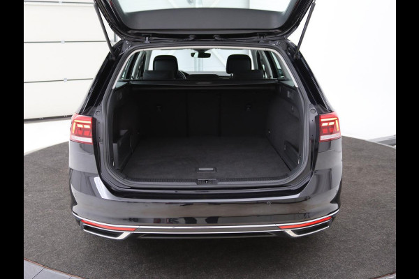 Volkswagen Passat 1.4 TSI PHEV GTE | Stoelverwarming | Camera | Adaptive cruise | Matrix LED | Massage | Carplay | Navigatie | Side Assist