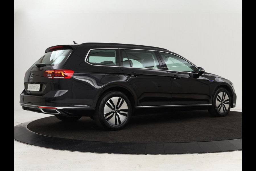 Volkswagen Passat 1.4 TSI PHEV GTE | Stoelverwarming | Camera | Adaptive cruise | Matrix LED | Massage | Carplay | Navigatie | Side Assist