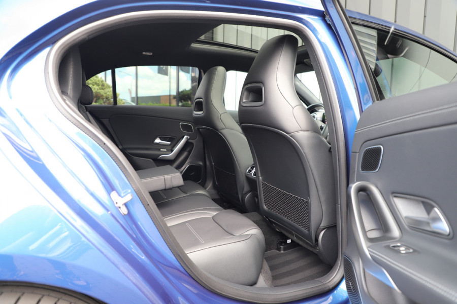 Mercedes-Benz A-Klasse 250e AMG Aut8 | 218PK | Pano | Head-up | Burmester | Memory | Sfeerverlichting | Multibeam | ACC | Stuurwielverwarming | Trekhaa